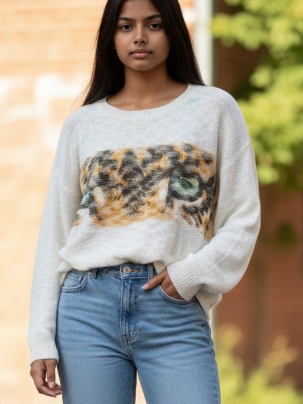 IRIS PLUS SIZE  White Sweater with Bold Animal Design